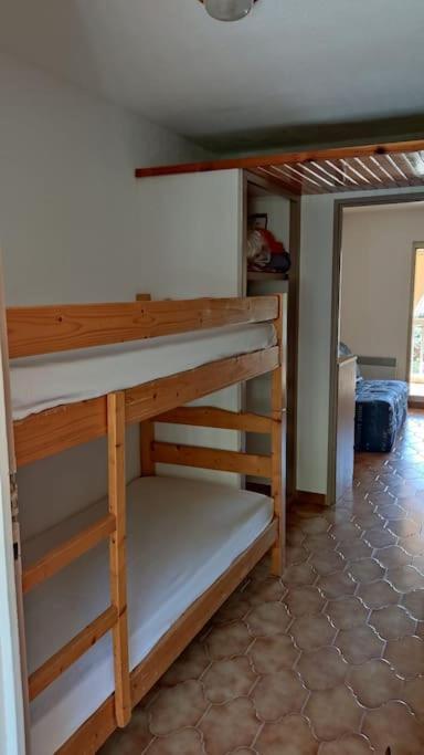 Bel Appartement Avec Piscine Proche Des Plages Сикс-Фор-ле-Плаж Екстериор снимка
