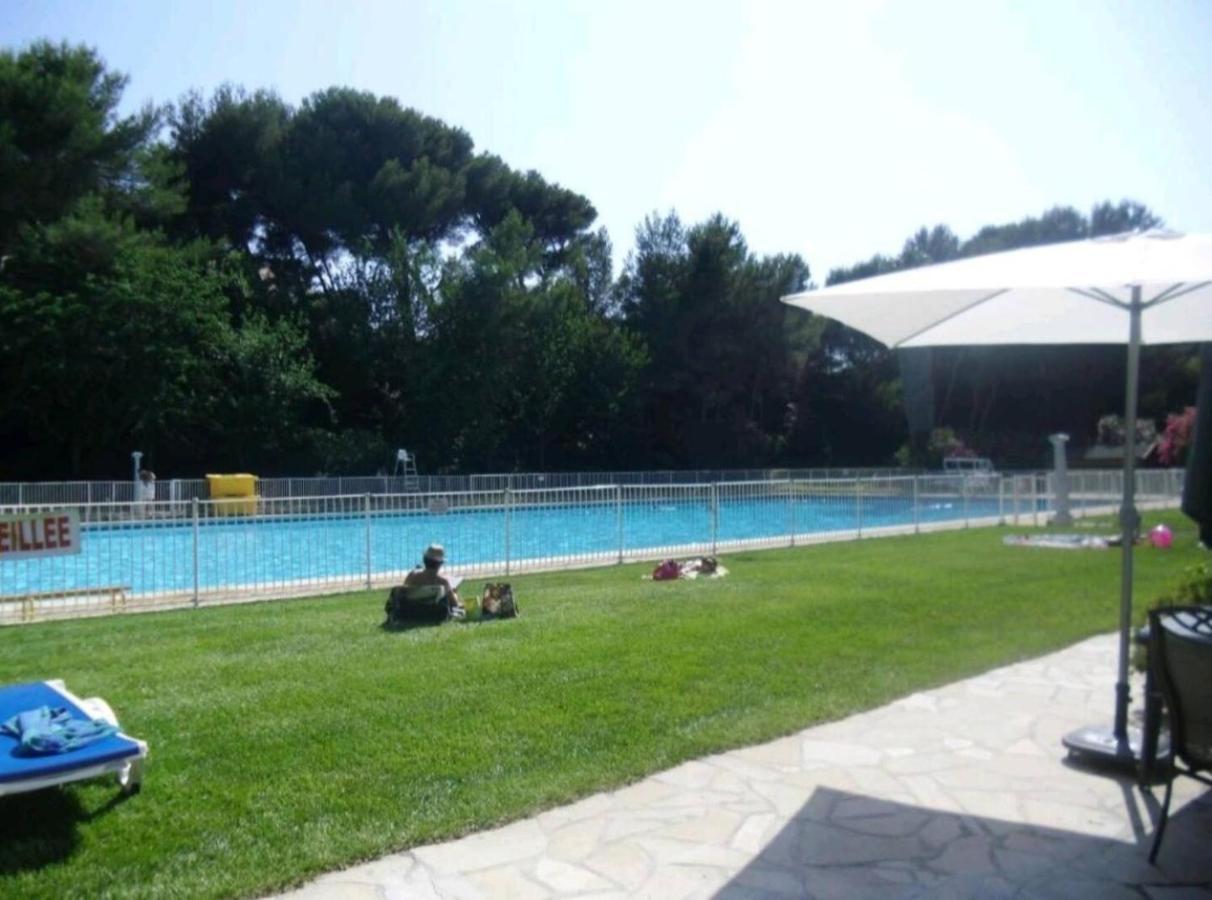 Bel Appartement Avec Piscine Proche Des Plages Сикс-Фор-ле-Плаж Екстериор снимка