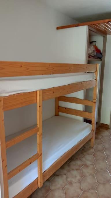 Bel Appartement Avec Piscine Proche Des Plages Сикс-Фор-ле-Плаж Екстериор снимка