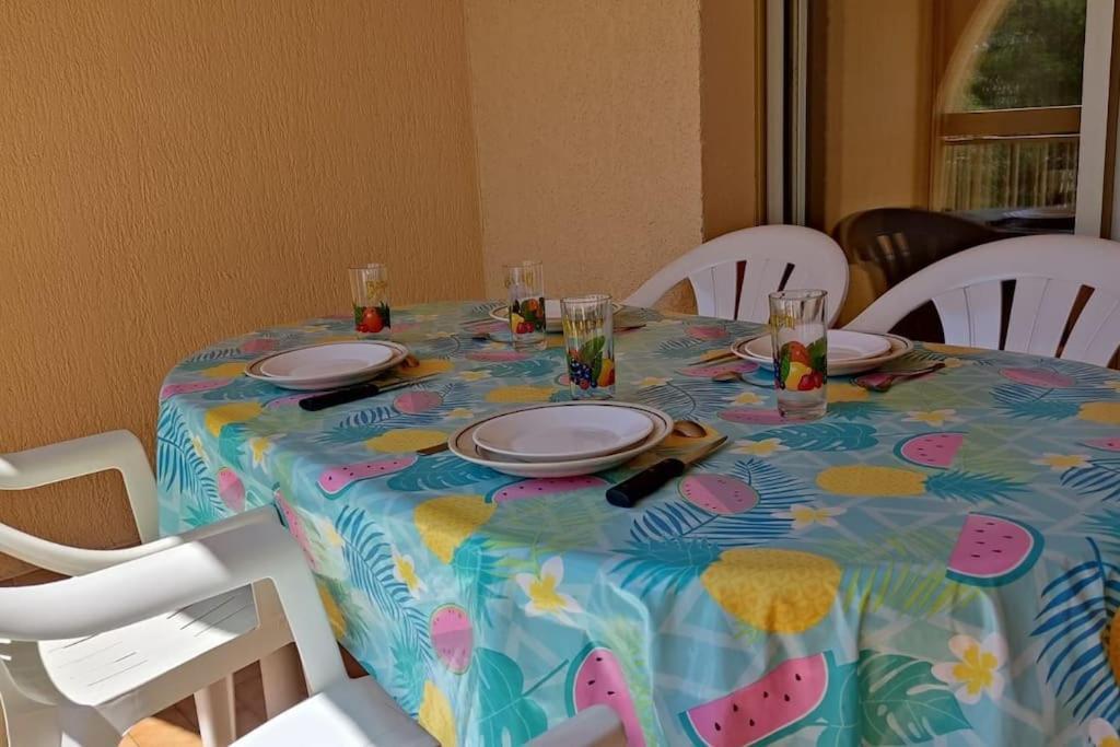 Bel Appartement Avec Piscine Proche Des Plages Сикс-Фор-ле-Плаж Екстериор снимка