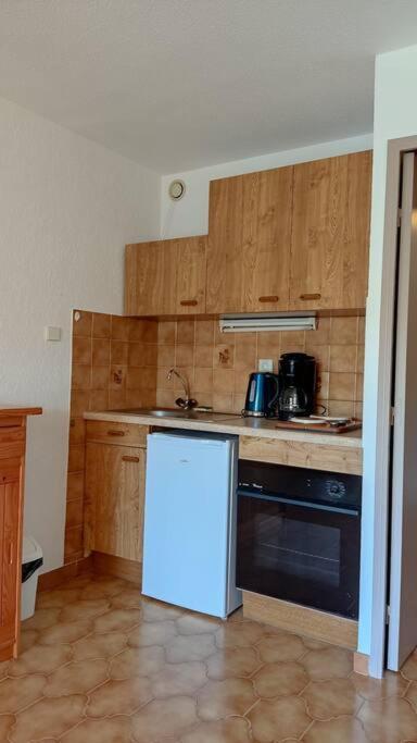 Bel Appartement Avec Piscine Proche Des Plages Сикс-Фор-ле-Плаж Екстериор снимка