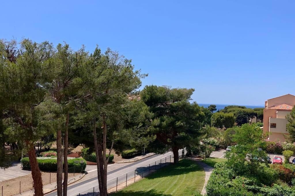 Bel Appartement Avec Piscine Proche Des Plages Сикс-Фор-ле-Плаж Екстериор снимка