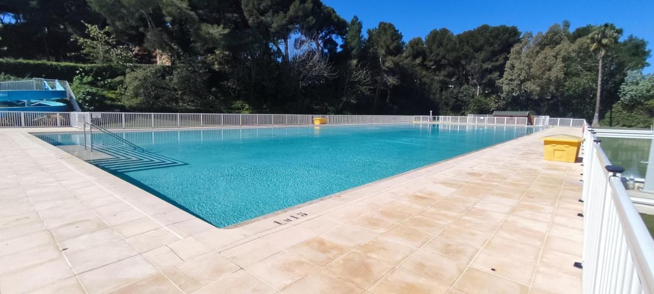 Bel Appartement Avec Piscine Proche Des Plages Сикс-Фор-ле-Плаж Екстериор снимка