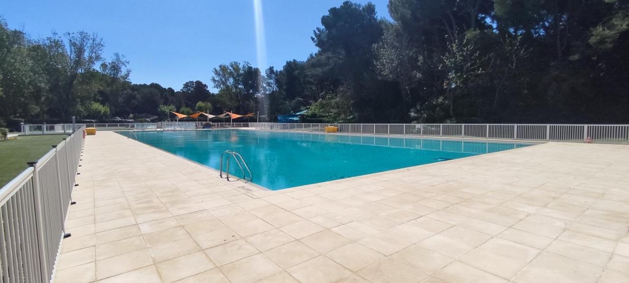 Bel Appartement Avec Piscine Proche Des Plages Сикс-Фор-ле-Плаж Екстериор снимка